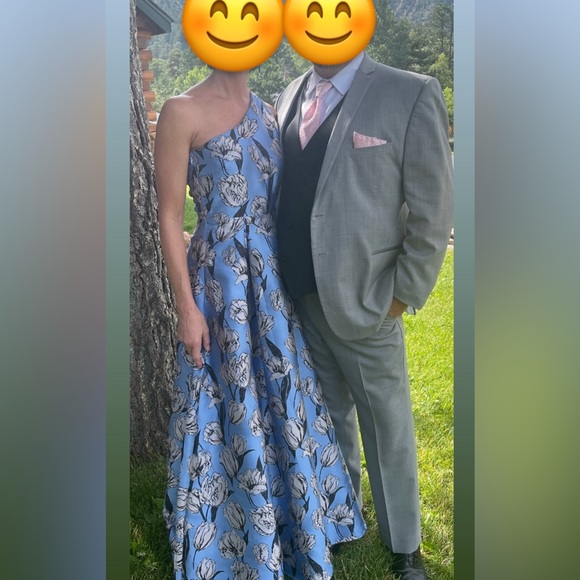 Formal dress worn as mother of bride in 8/2023 wedding - Picture 1 of 2
